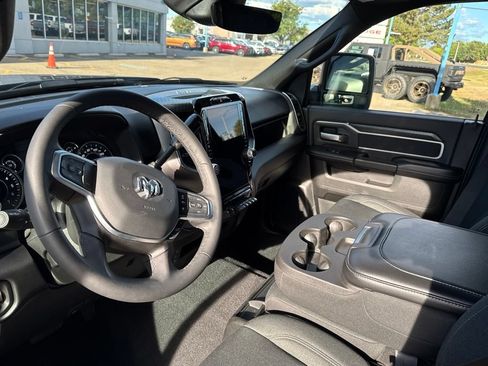 Used 2025 RAM 2500 Big Horn AWD/4WD image 8