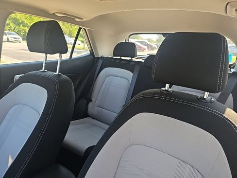 Used 2025 Hyundai Venue SEL FWD image 9
