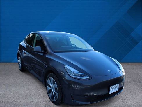 Used 2021 Tesla Model Y Long Range image 2