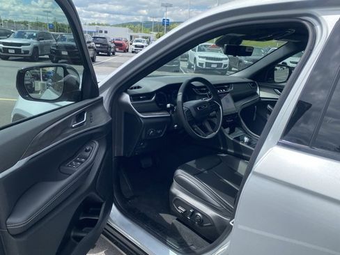 New 2025 Jeep Grand Cherokee L Limited w/ Luxury Tech Group II image 15