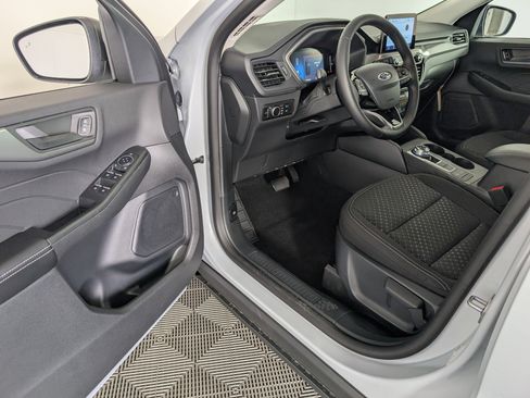 New 2025 Ford Escape Active w/ Cold Weather Package image 9