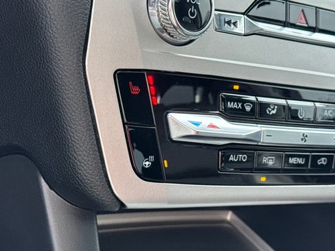 Used 2022 Ford Explorer XLT w/ Equipment Group 202A image 34