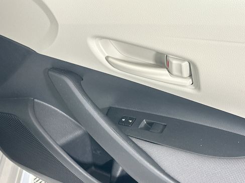 Used 2025 Toyota Corolla LE FWD image 28