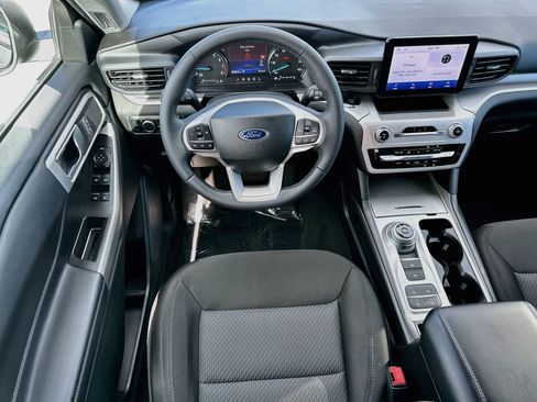 Used 2024 Ford Explorer XLT RWD image 21