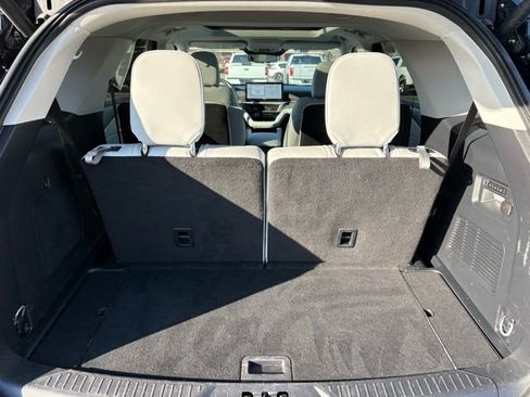 Used 2025 Ford Explorer Platinum w/ Ultimate Package image 17