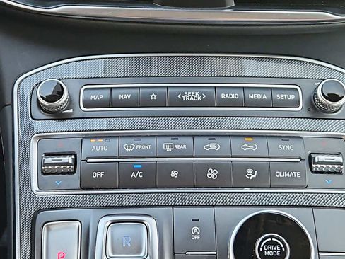 Used 2023 Hyundai Santa Fe SEL w/ Premium Package image 17