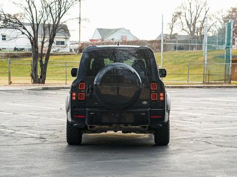 Used 2023 Land Rover Defender 130 X-Dynamic SE image 6