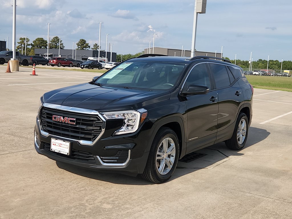 Used 2023 GMC Terrain SLE w/ Driver Convenience Package FWD image 9