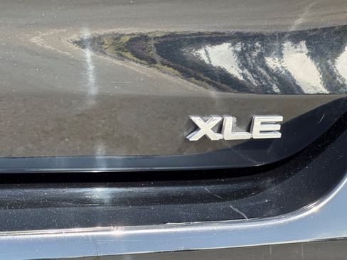 Used 2024 Toyota Highlander XLE FWD image 29