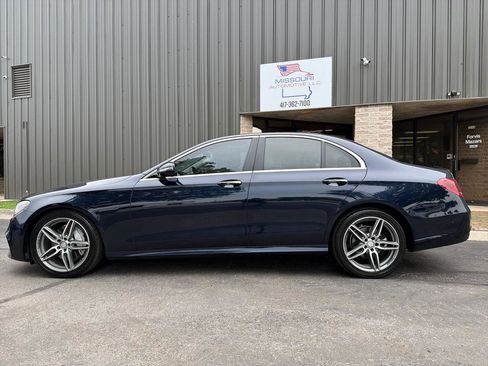 Used 2017 Mercedes-Benz E 300 4MATIC image 2