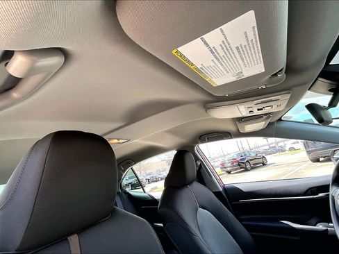 Used 2020 Toyota Camry LE image 13