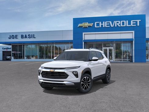 New 2026 Chevrolet TrailBlazer LT w/ Convenience Package AWD/4WD image 8