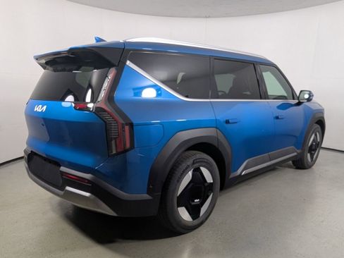 New 2026 Kia EV9 Wind image 7