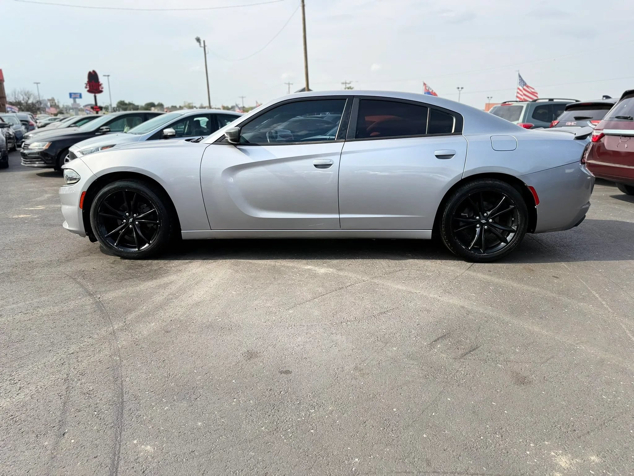 Used 2017 Dodge Charger SE w/ Blacktop Package RWD image 6