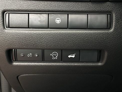 Used 2025 Nissan Rogue SV image 26