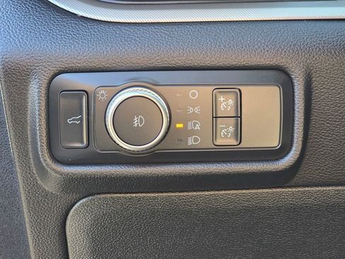 Used 2020 Ford Explorer XLT w/ Equipment Group 202A image 14