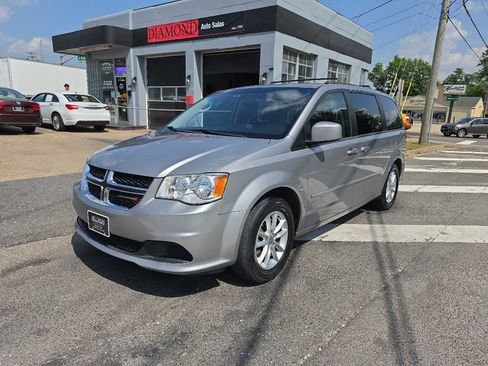 Used 2016 Dodge Grand Caravan SXT FWD image 1