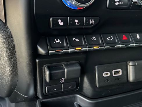 Used 2019 GMC Sierra 1500 AT4 w/ Off Road Performance Package image 30