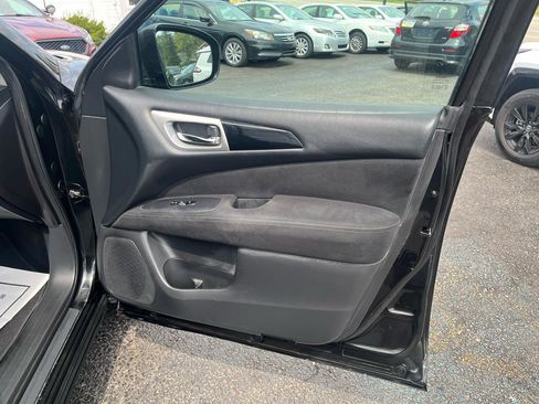 Used 2016 Nissan Pathfinder SV image 31