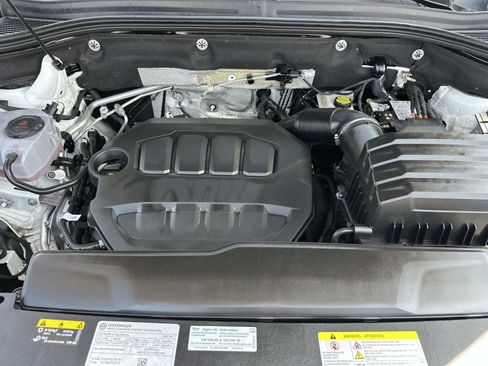 Used 2025 Volkswagen Atlas Peak Edition SE AWD/4WD image 10