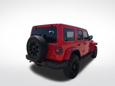 Used 2025 Jeep Wrangler Sahara image 4