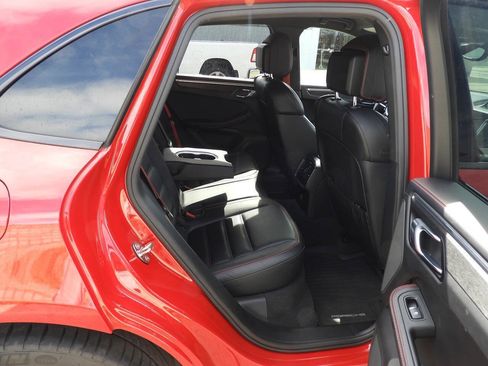 Used 2018 Porsche Macan GTS AWD/4WD image 31