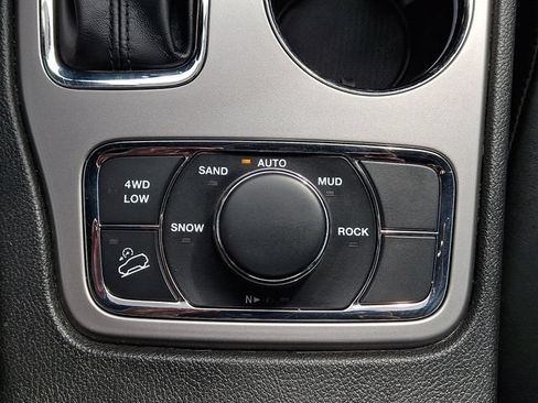 Used 2022 Jeep Grand Cherokee Laredo X AWD/4WD image 26