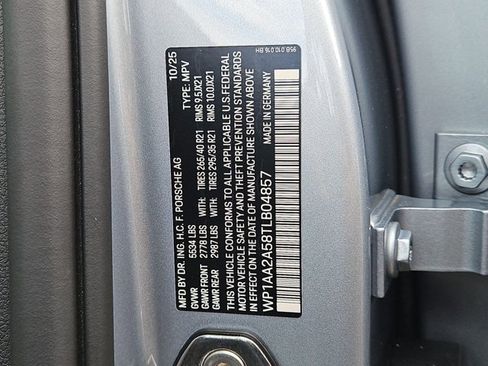 Certified 2026 Porsche Macan AWD/4WD image 30