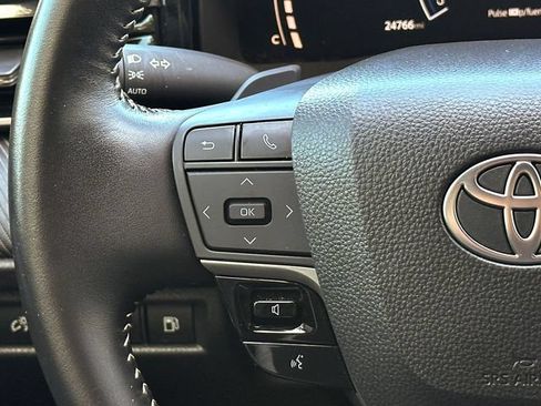 Used 2025 Toyota Camry SE w/ Convenience Package FWD image 20