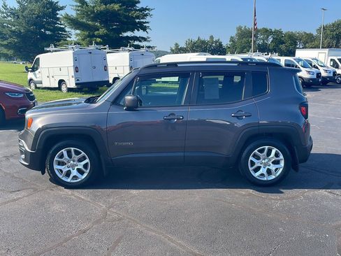 Used 2016 Jeep Renegade Latitude FWD image 2