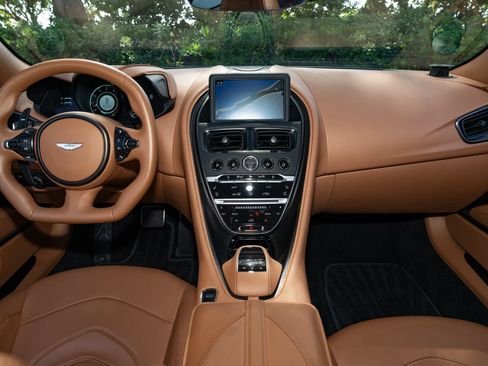 Used 2020 Aston Martin DBS Superleggera RWD image 15