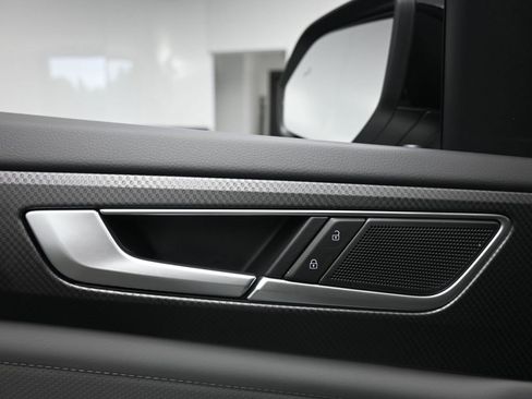 Used 2025 Volkswagen Atlas Peak Edition SE image 20