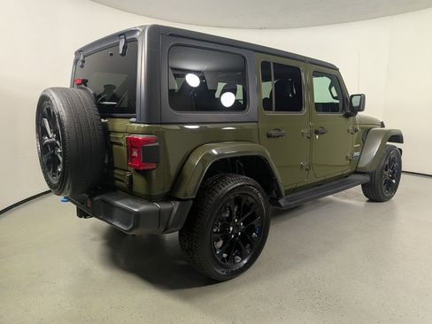 Used 2023 Jeep Wrangler Unlimited Sahara AWD/4WD image 8