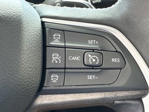 Used 2022 Jeep Grand Cherokee L Limited w/ Luxury Tech Group II image 30