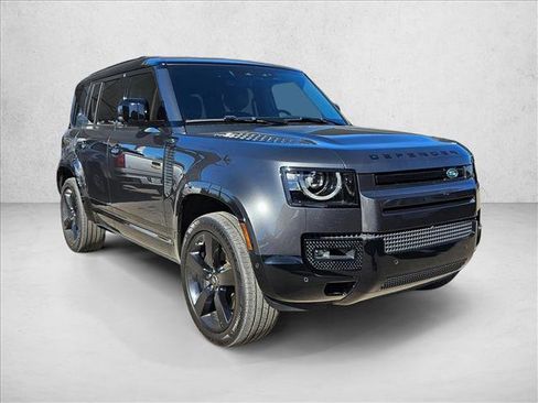 Used 2024 Land Rover Defender 110 X-Dynamic SE image 3