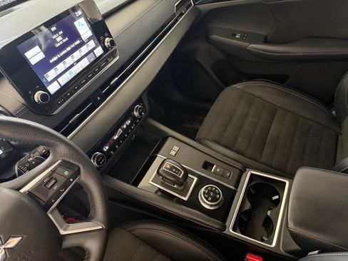 Used 2023 Mitsubishi Outlander SE AWD/4WD image 51