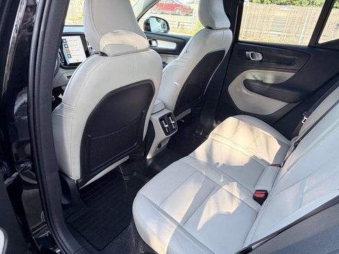 Used 2019 Volvo XC40 T5 Momentum image 16