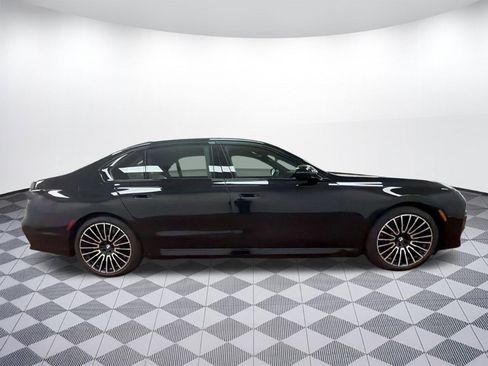 Used 2026 BMW i7 eDrive50 w/ Executive Package image 7