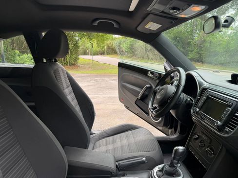 Used 2014 Volkswagen Beetle R-Line image 19