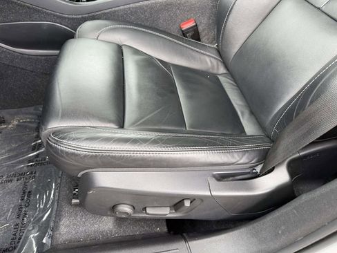Used 2023 Volvo XC40 B5 Plus w/ Driver Assist Package AWD/4WD image 3