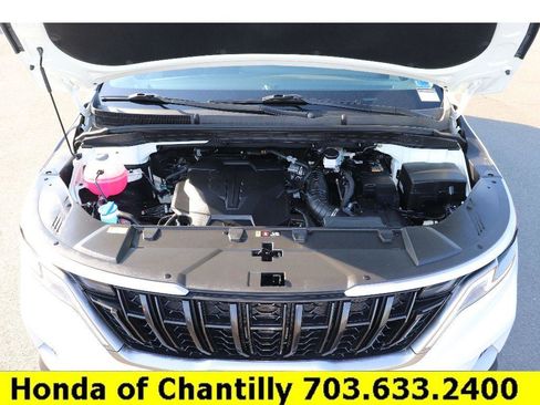 Used 2024 Kia Carnival LX FWD image 32