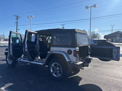 Used 2018 Jeep Wrangler Unlimited Sahara image 19