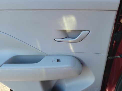 Used 2024 Hyundai Kona SEL FWD image 12