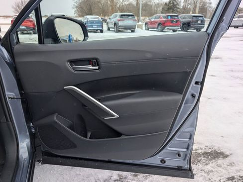 Used 2025 Toyota Corolla Cross XLE image 29