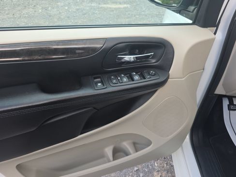 Used 2014 Dodge Grand Caravan SE w/ Quick Order Package 29E SE FWD image 16