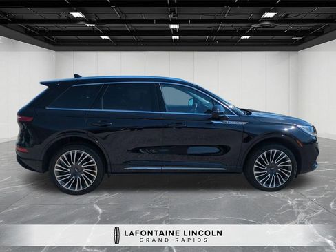 Certified 2022 Lincoln Corsair Reserve w/ Equipment Group 201A AWD/4WD image 6