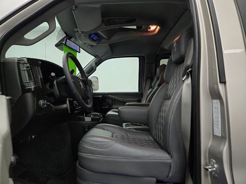 New 2025 GMC Savana 2500 w/ Driver Convenience Package image 32