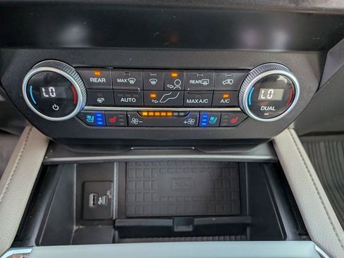 Used 2021 Ford Expedition Max XLT image 23