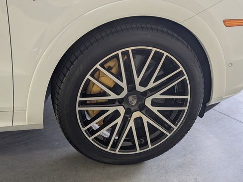 New 2025 Porsche Cayenne Turbo image 14