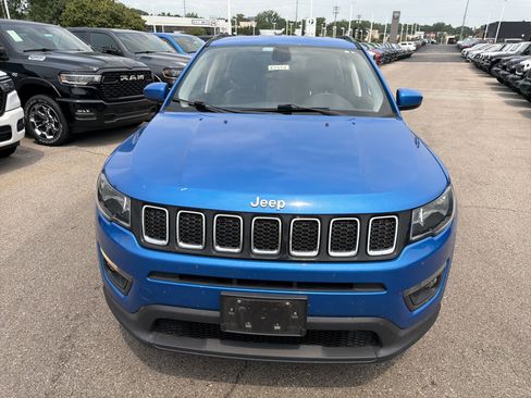 Used 2017 Jeep Compass Latitude w/ Popular Equipment Group FWD image 18